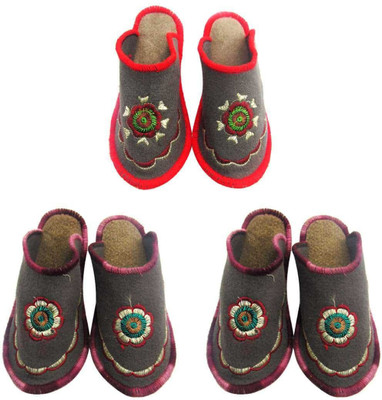 

Shree Sai Slippers, Multicolor