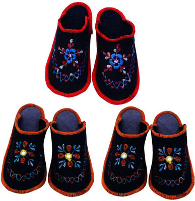

Shilipi Perokars Slippers, Multicolor
