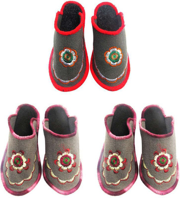 

Shilipi Perokars Slippers, Multicolor