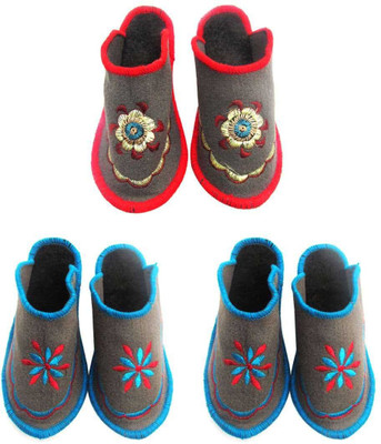 

Champaliya Slippers, Multicolor