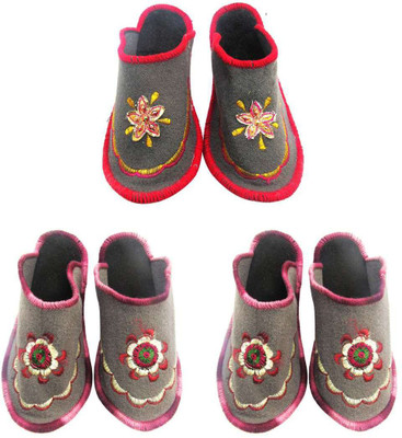 

Shilipi Perokars Slippers, Multicolor