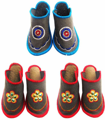 

Shilipi Perokars Slippers, Multicolor