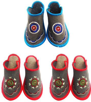 

Shree Sai Slippers, Multicolor