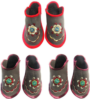 

Shree Sai Slippers, Multicolor