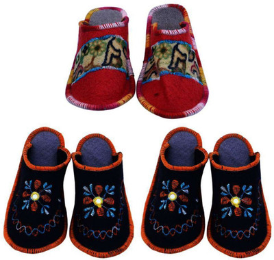 

Shree Sai Slippers, Multicolor