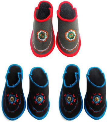 

Shree Sai Slippers, Multicolor