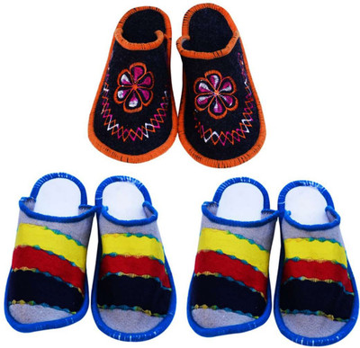 

Shree Sai Slippers, Multicolor