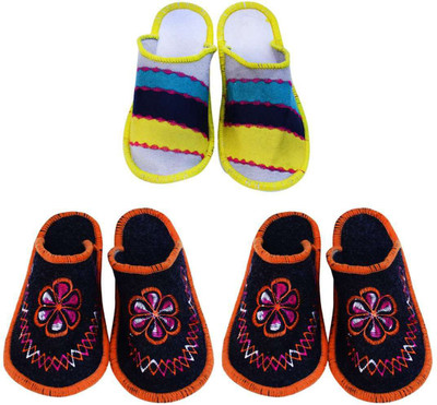 

Champaliya Slippers, Multicolor