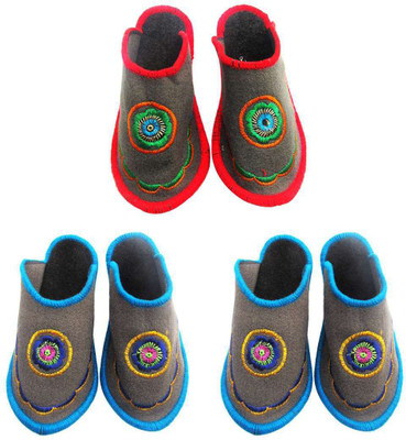 Shilipi Perokars Slippers, Multicolor