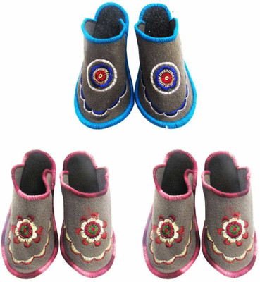 

Champaliya Slippers, Multicolor