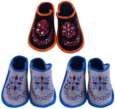 

Champaliya Slippers, Multicolor