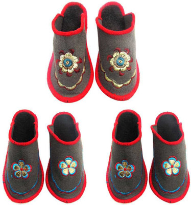 

Champaliya Slippers, Multicolor