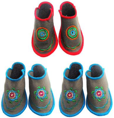 

Shilipi Perokars Slippers, Multicolor