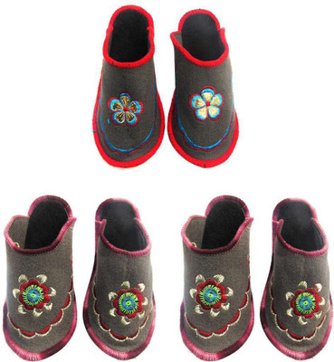 

Shree Sai Slippers, Multicolor