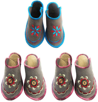 

Shilipi Perokars Slippers, Multicolor
