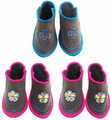 

Champaliya Slippers, Multicolor