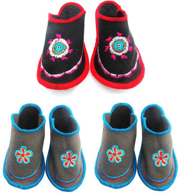 

Shilipi Perokars Slippers, Multicolor