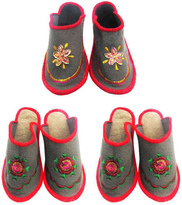 

Shilipi Perokars Slippers, Multicolor