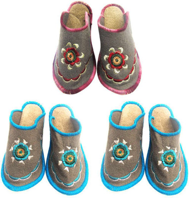 

Shree Sai Slippers, Multicolor