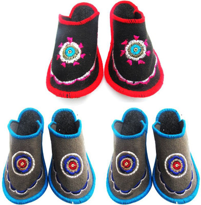 

Shilipi Perokars Slippers, Multicolor