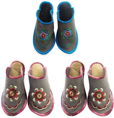 

Shree Sai Slippers, Multicolor