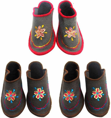 

Champaliya Slippers, Multicolor