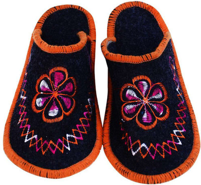 

Champaliya Slippers, Multicolor