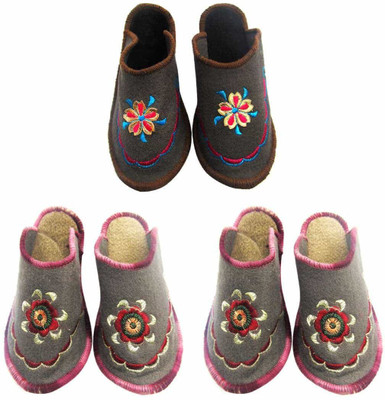 

Champaliya Slippers, Multicolor