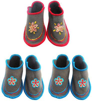 

Shilipi Perokars Slippers, Multicolor