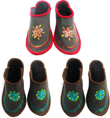 

Champaliya Slippers, Multicolor