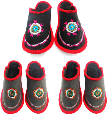 

Shilipi Perokars Slippers, Multicolor