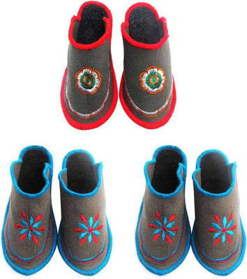 

Champaliya Slippers, Multicolor