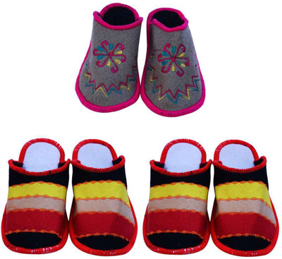 

Shree Sai Slippers, Red