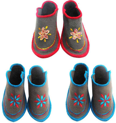 

Champaliya Slippers, Multicolor