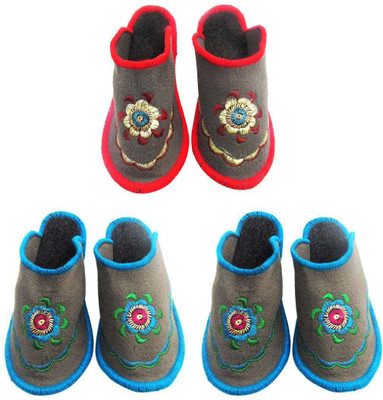 

Shilipi Perokars Slippers, Multicolor