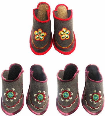 

Shree Sai Slippers, Multicolor