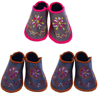 

Shilipi Perokars Slippers, Multicolor
