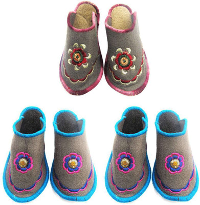 

Shilipi Perokars Slippers, Multicolor