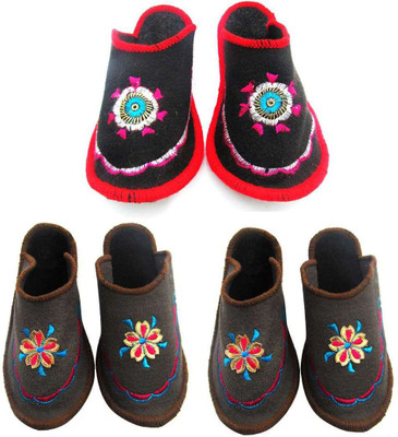 

Shree Sai Slippers, Multicolor