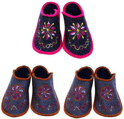 

Shilipi Perokars Slippers, Multicolor