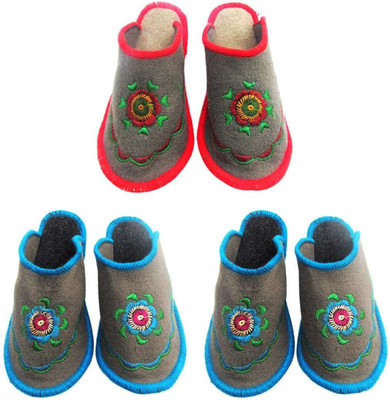 

Champaliya Slippers, Multicolor