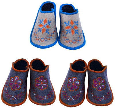 

Shilipi Perokars Slippers, Multicolor