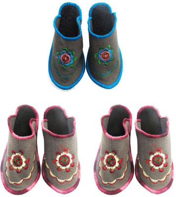 

Shilipi Perokars Slippers, Multicolor