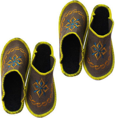 

Shree Sai Slippers, Yellow
