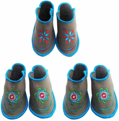 

Champaliya Slippers, Multicolor