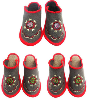 

Shree Sai Slippers, Multicolor
