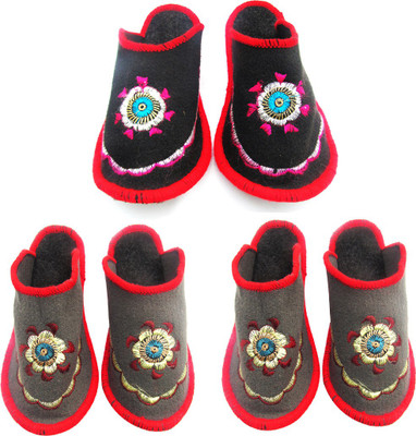Shilipi Perokars Slippers, Multicolor