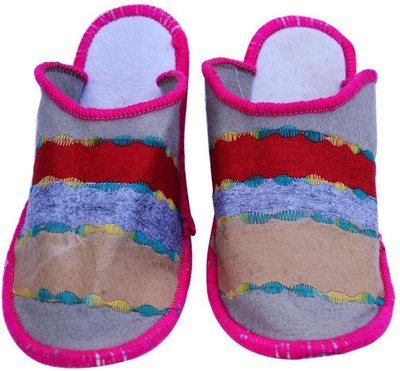 

Champaliya Slippers, Multicolor