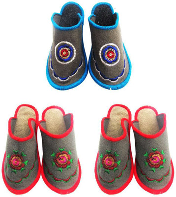 

Shilipi Perokars Slippers, Multicolor