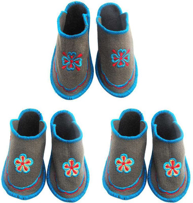 

Shilipi Perokars Slippers, Multicolor